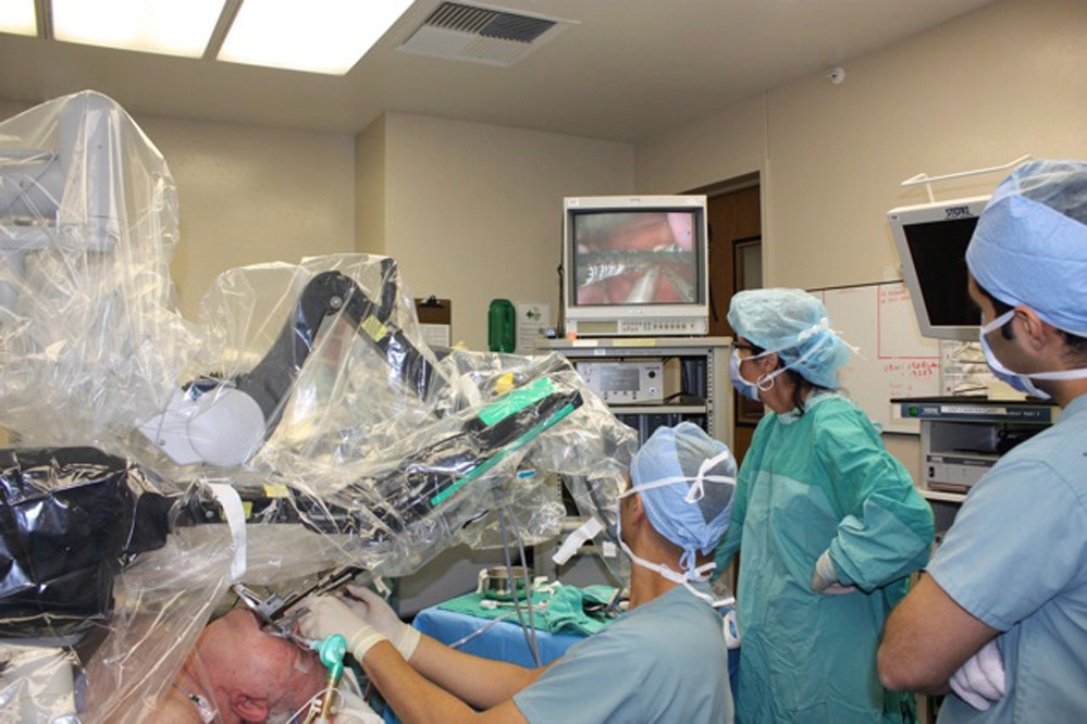 Robotic surgery vs. radiation, chemo for throat cancer