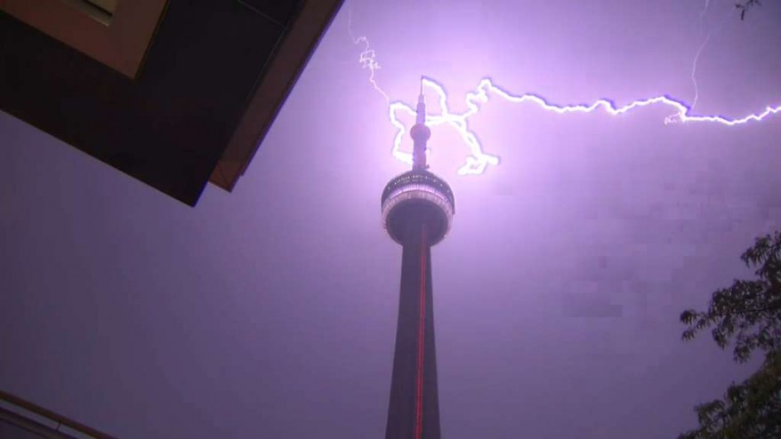 Lightning strikes the CN Tower Monday - CityNews